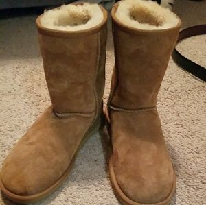 EUC Chesnut UGG Clasic Boots